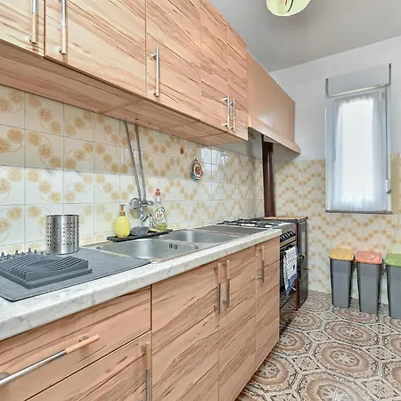 Martina 2404 Apartman *