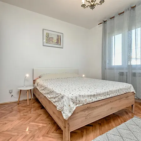 Martina 2404 Apartman *